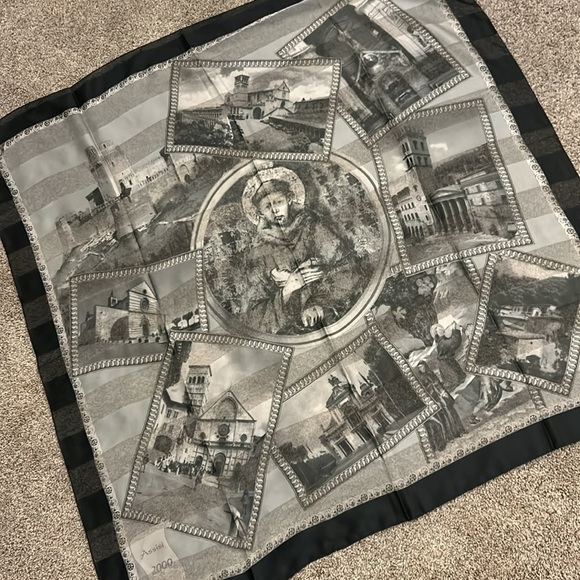Assisi Italian landmarks of Italy on polyester scarf grey black and white nwot - Picture 3 of 15